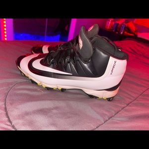 Good baseball cleats worn a little very comfy and fit nice size 9.5